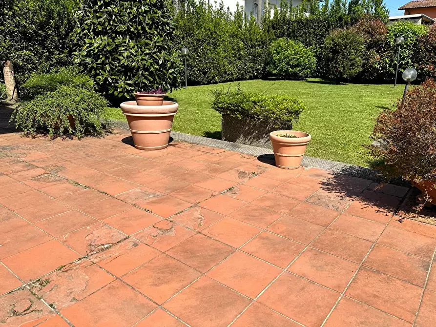 Immagine 20 di Villa in vendita  a Lucca