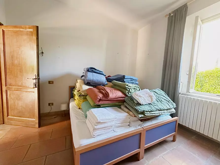 Immagine 5 di Villa in vendita  a Lucca