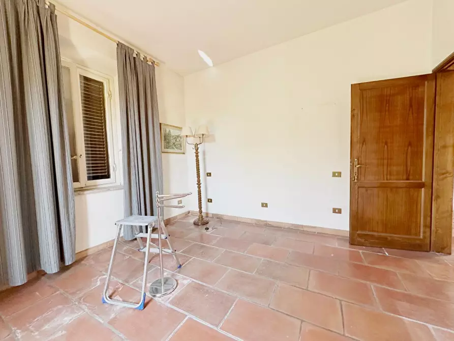 Immagine 4 di Villa in vendita  a Lucca