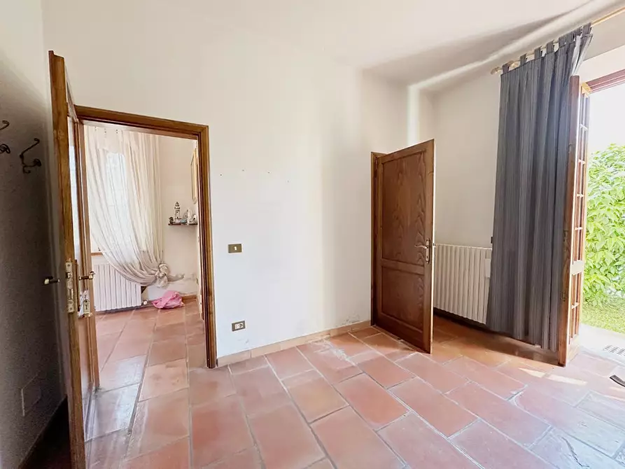 Immagine 3 di Villa in vendita  a Lucca