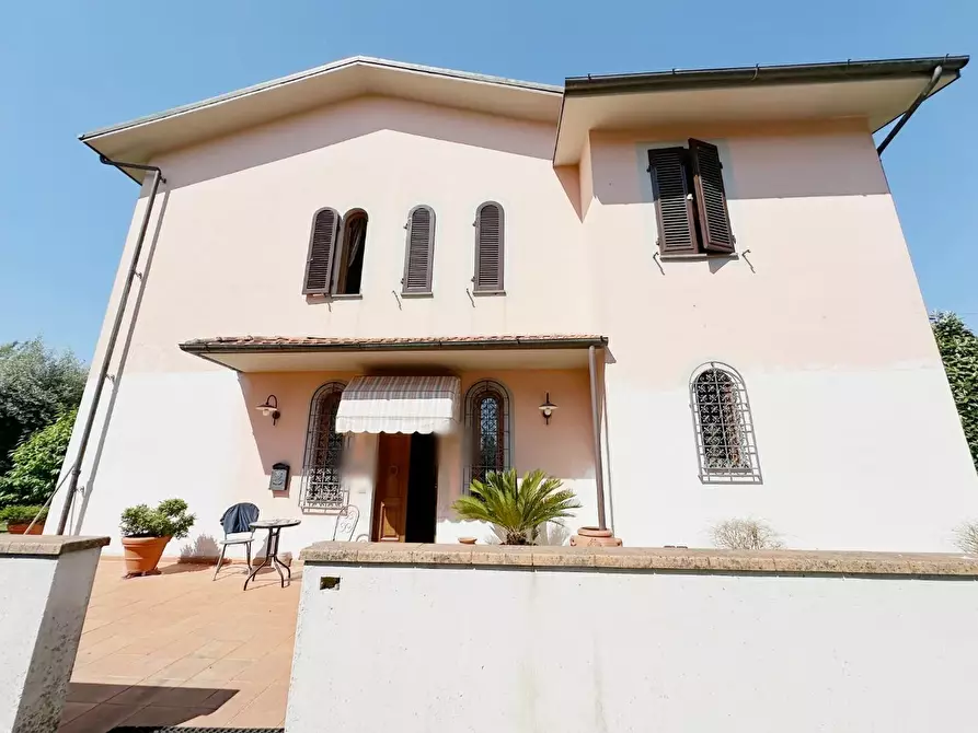 Immagine 25 di Villa in vendita  a Lucca
