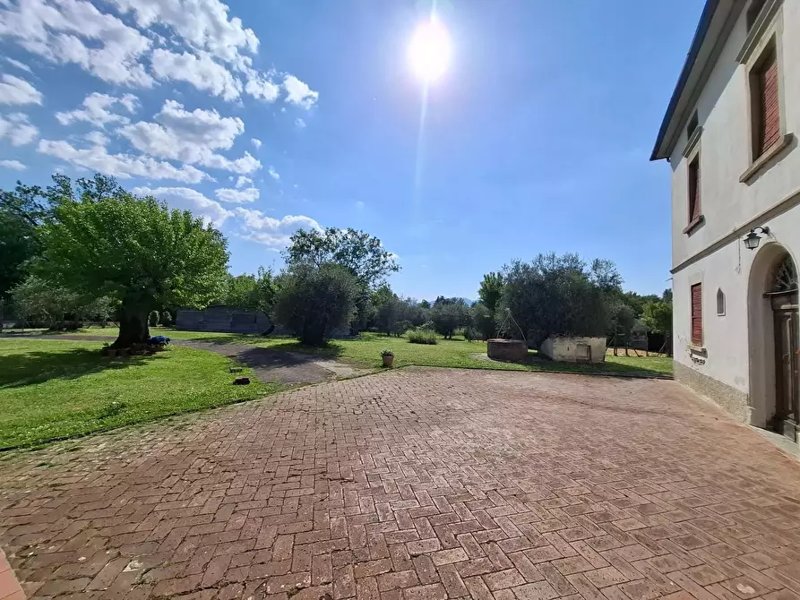 Immagine 4 di Villa in vendita  a Fucecchio