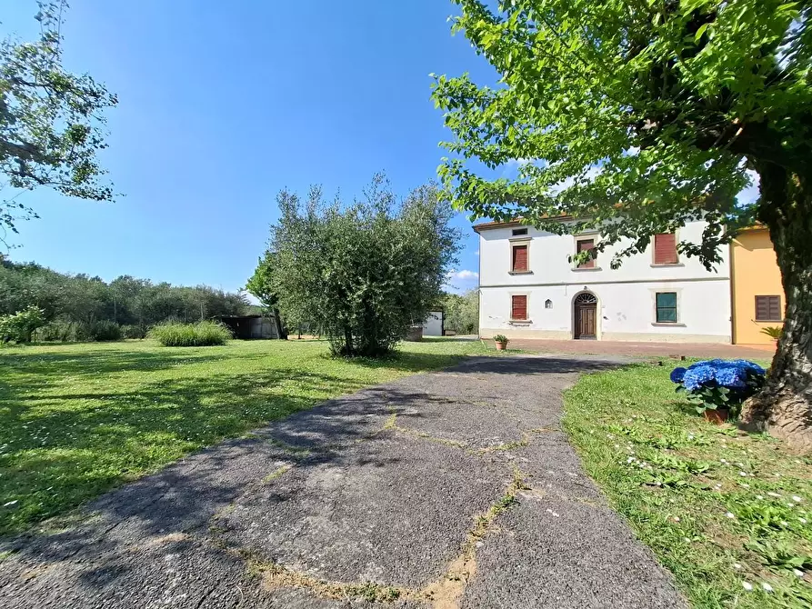 Immagine 2 di Villa in vendita  a Fucecchio
