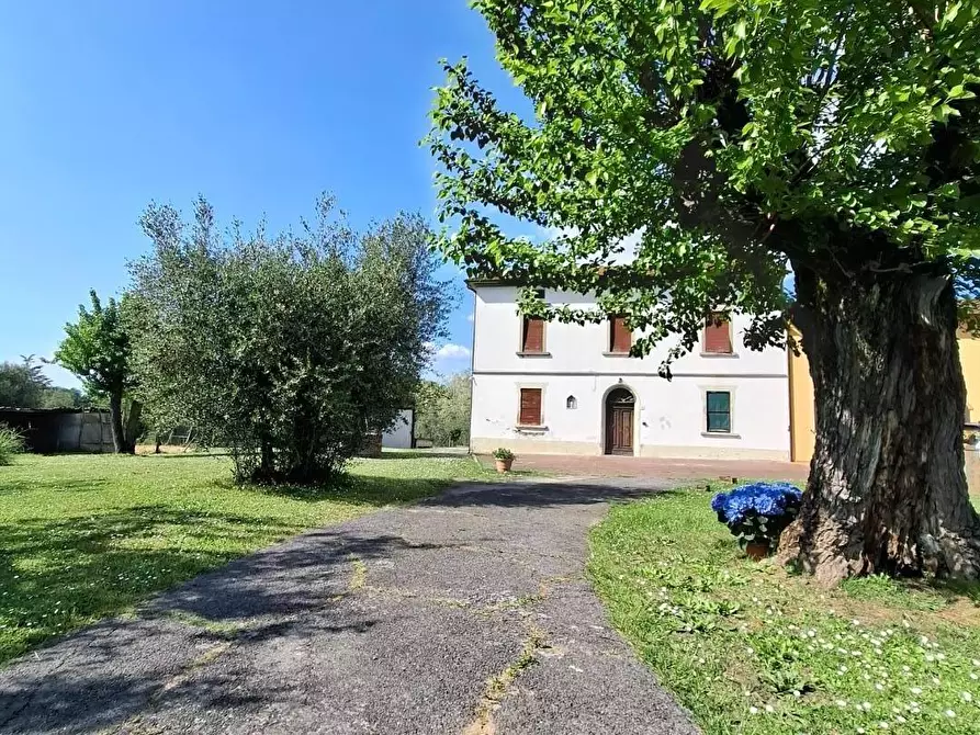 Immagine 1 di Villa in vendita  a Fucecchio