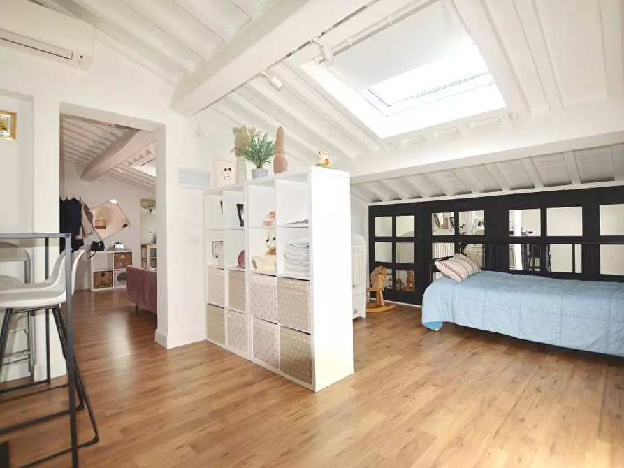 Immagine 13 di Mansarda in vendita  a Lucca