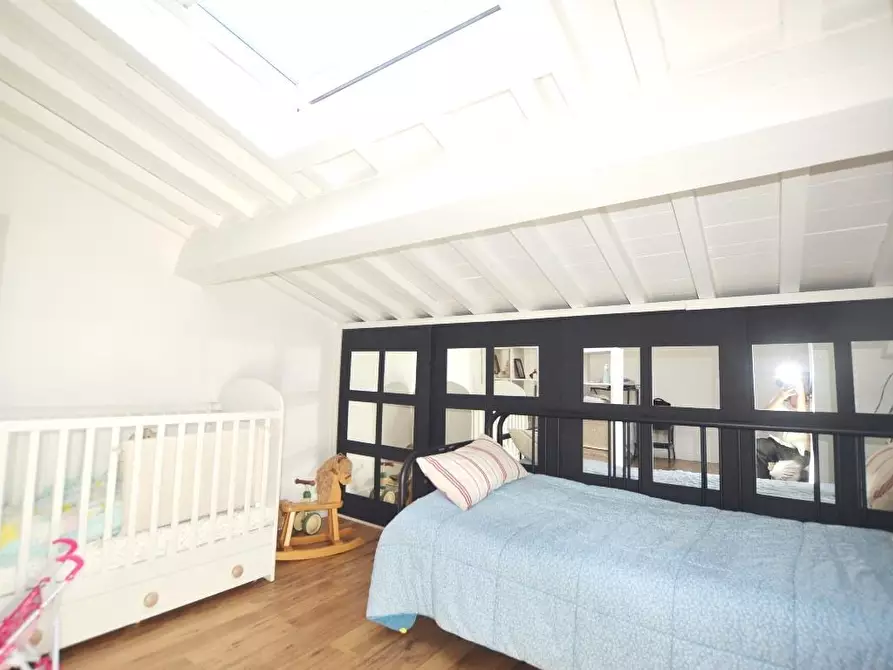 Immagine 19 di Mansarda in vendita  a Lucca