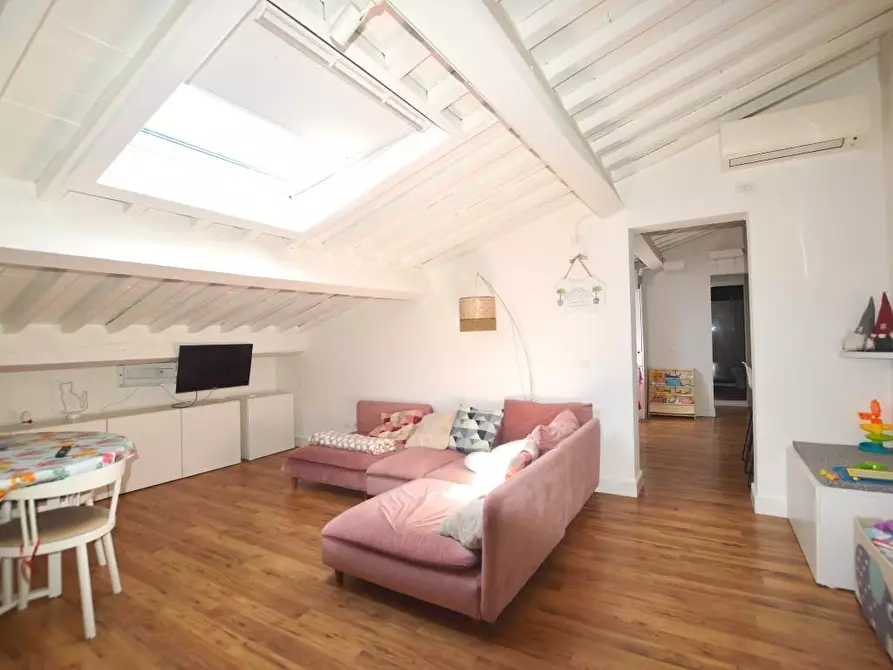 Immagine 4 di Mansarda in vendita  a Lucca