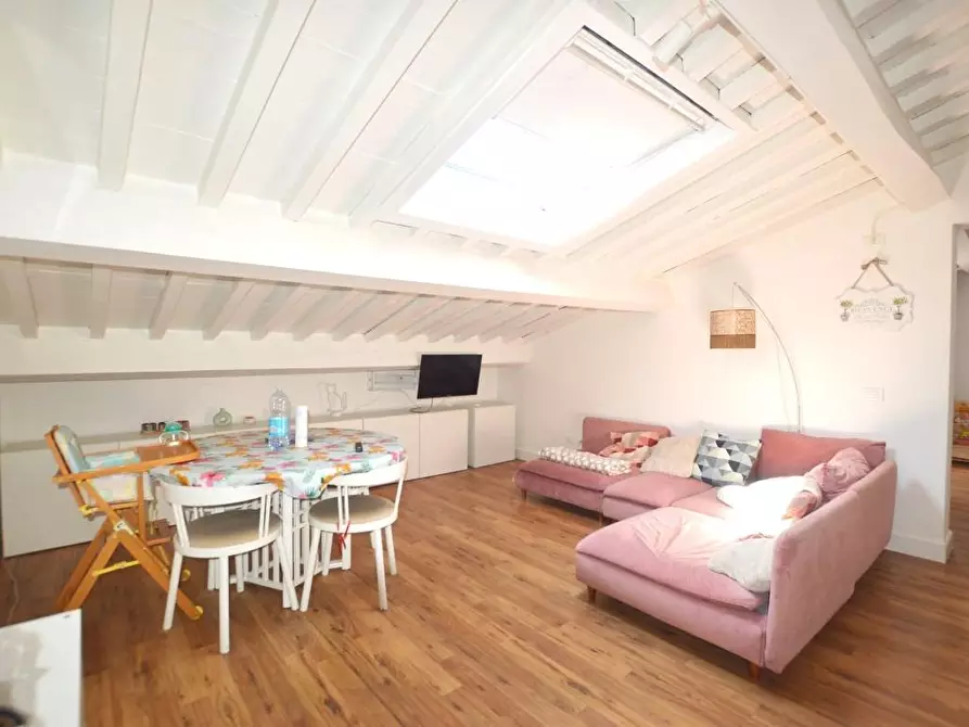 Immagine 2 di Mansarda in vendita  a Lucca