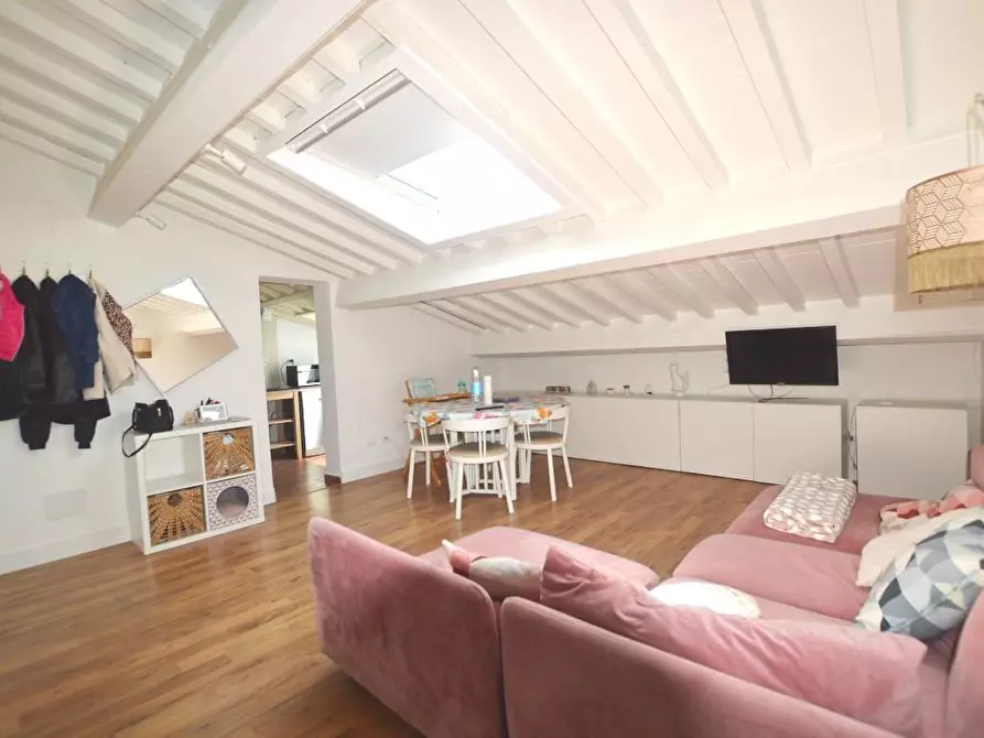 Immagine 1 di Mansarda in vendita  a Lucca