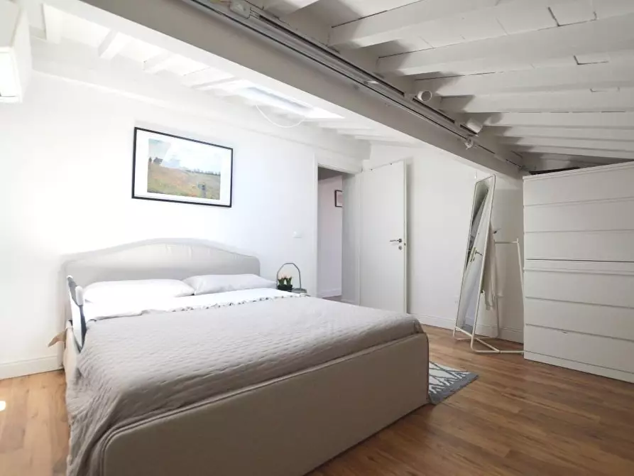 Immagine 17 di Mansarda in vendita  a Lucca