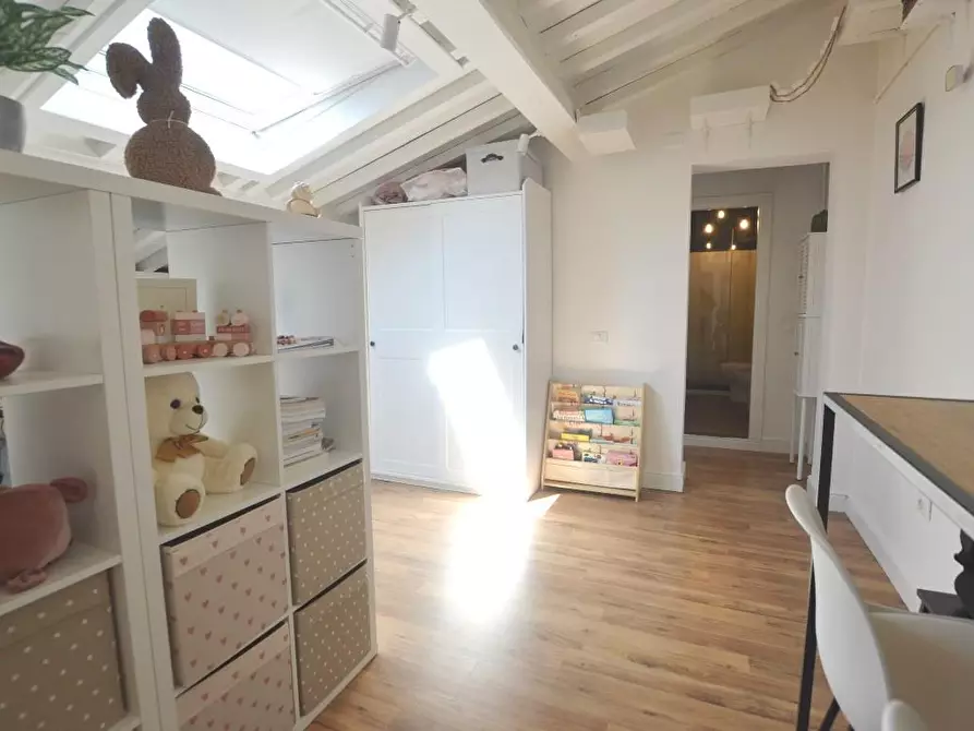 Immagine 12 di Mansarda in vendita  a Lucca