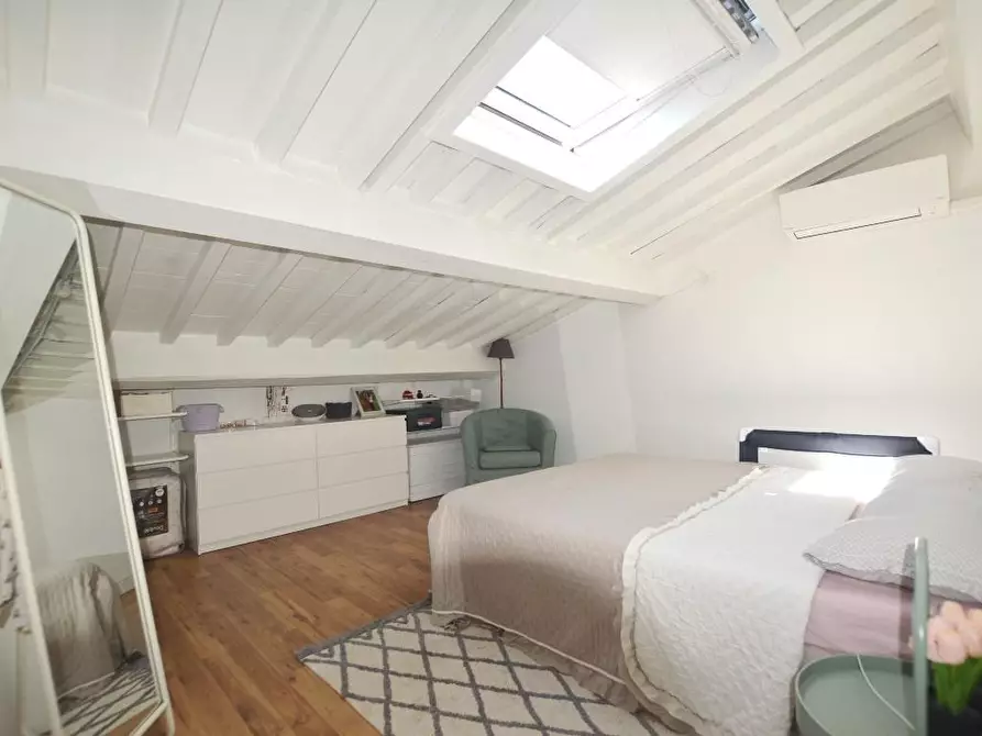 Immagine 14 di Mansarda in vendita  a Lucca