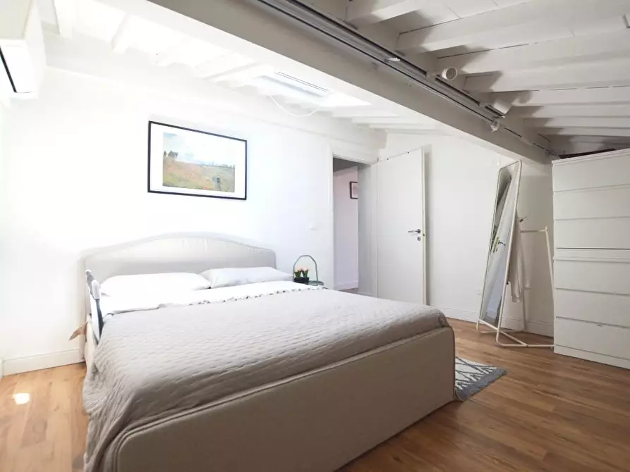 Immagine 16 di Mansarda in vendita  a Lucca