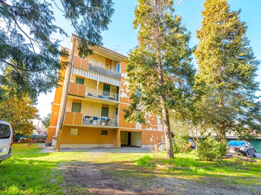 Immagine 21 di Appartamento in vendita  a Reggio Nell'emilia