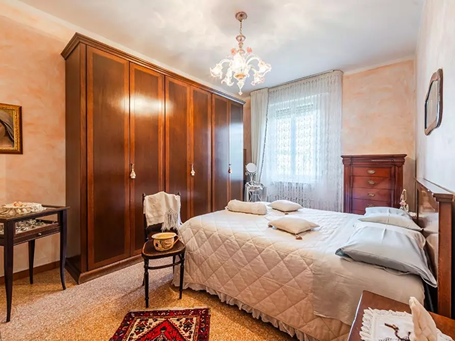 Immagine 15 di Appartamento in vendita  a Reggio Nell'emilia