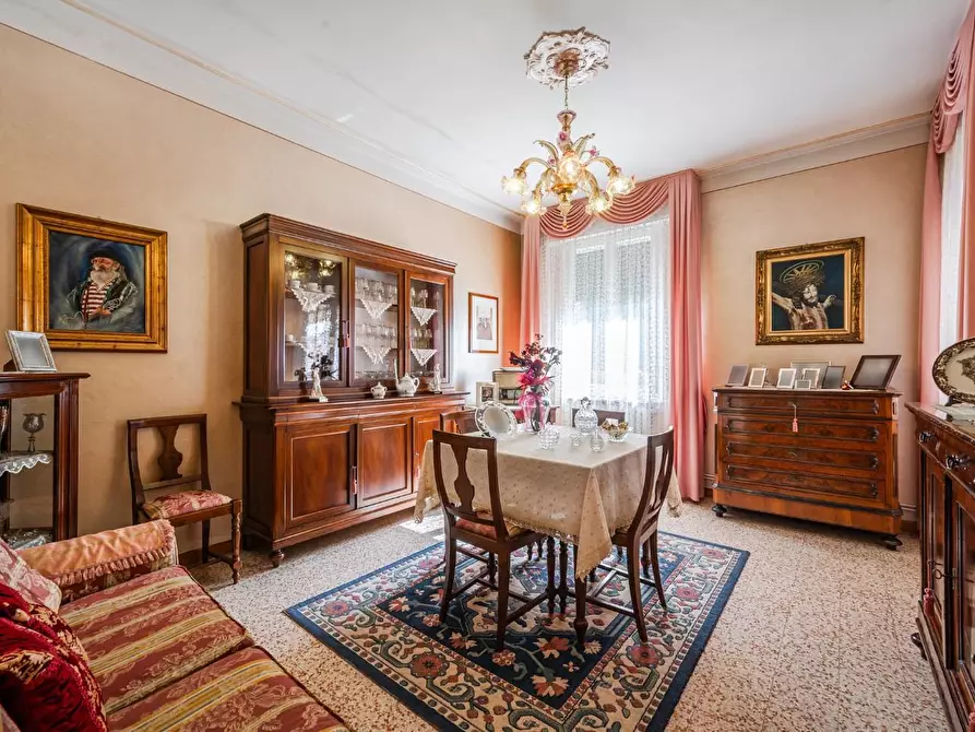 Immagine 1 di Appartamento in vendita  a Reggio Nell'emilia