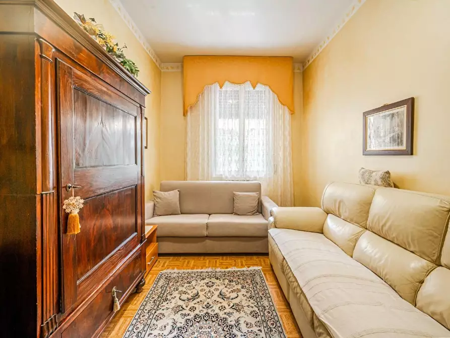 Immagine 11 di Appartamento in vendita  a Reggio Nell'emilia