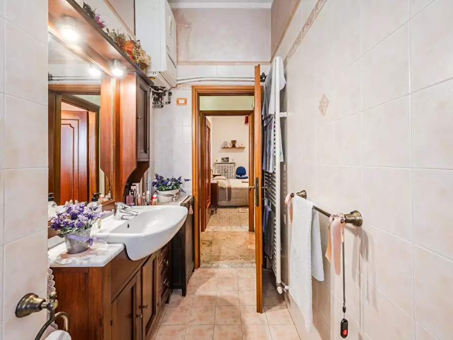 Immagine 14 di Appartamento in vendita  a Reggio Nell'emilia