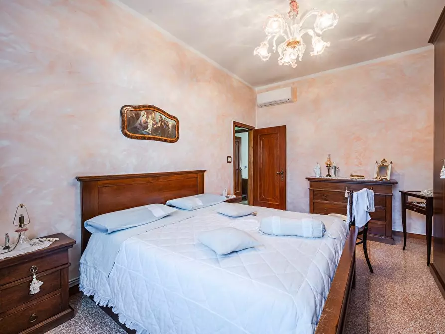 Immagine 16 di Appartamento in vendita  a Reggio Nell'emilia