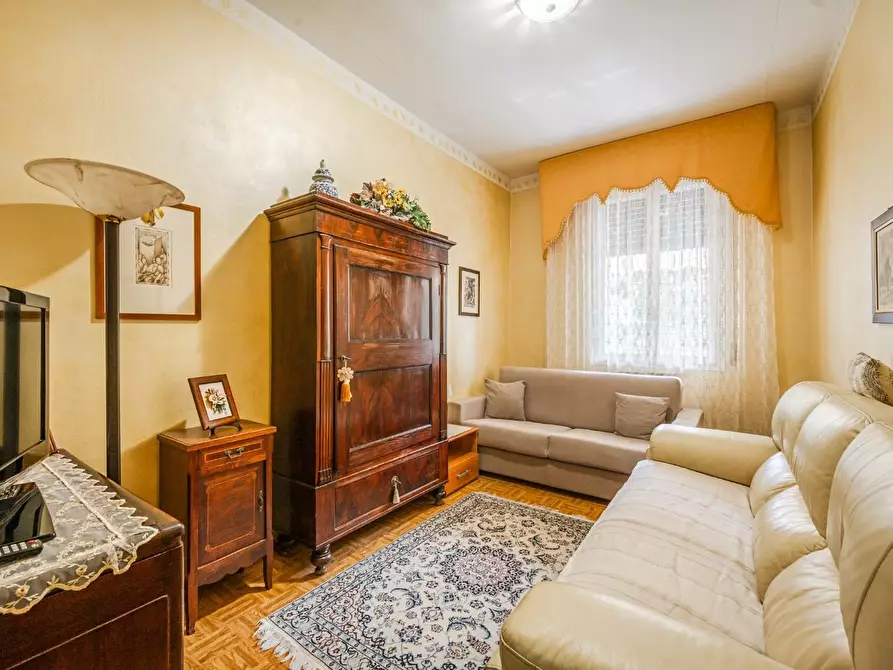 Immagine 10 di Appartamento in vendita  a Reggio Nell'emilia