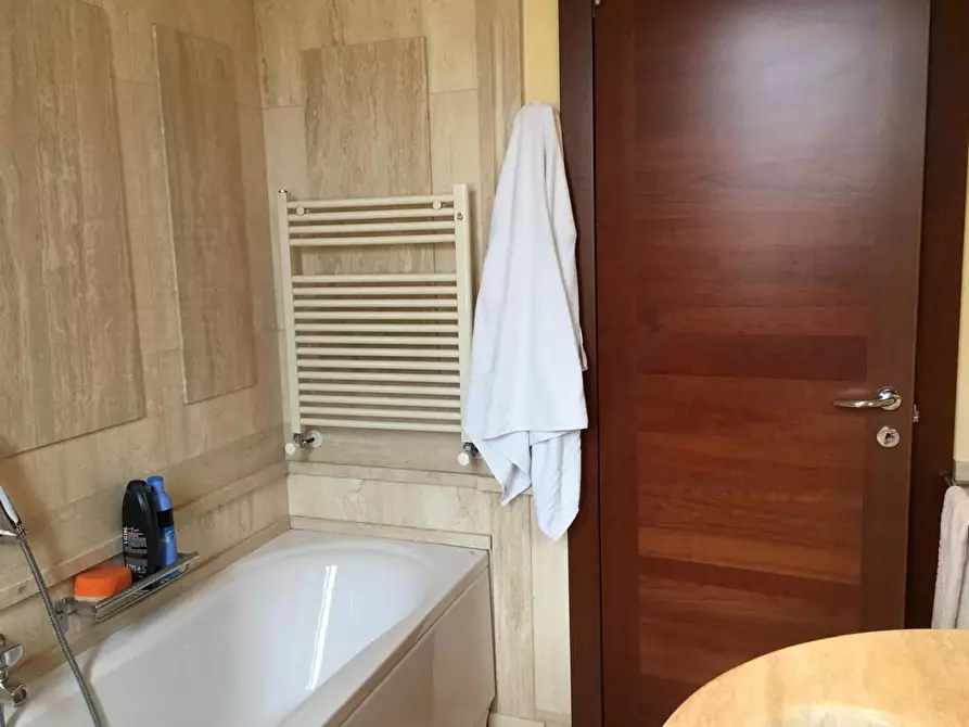 Immagine 17 di Appartamento in vendita  a Viareggio