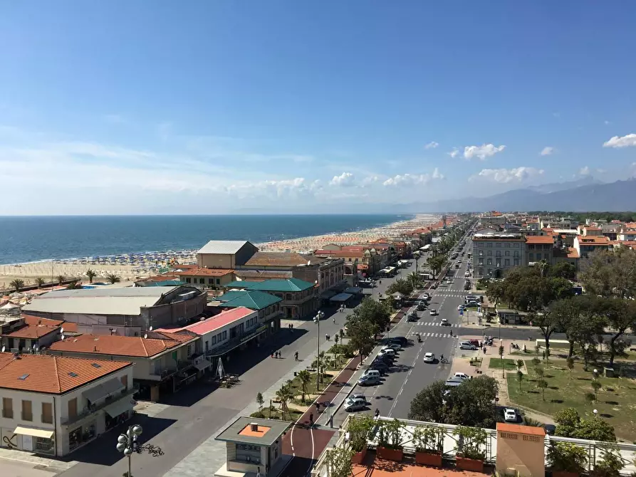 Immagine 22 di Appartamento in vendita  a Viareggio