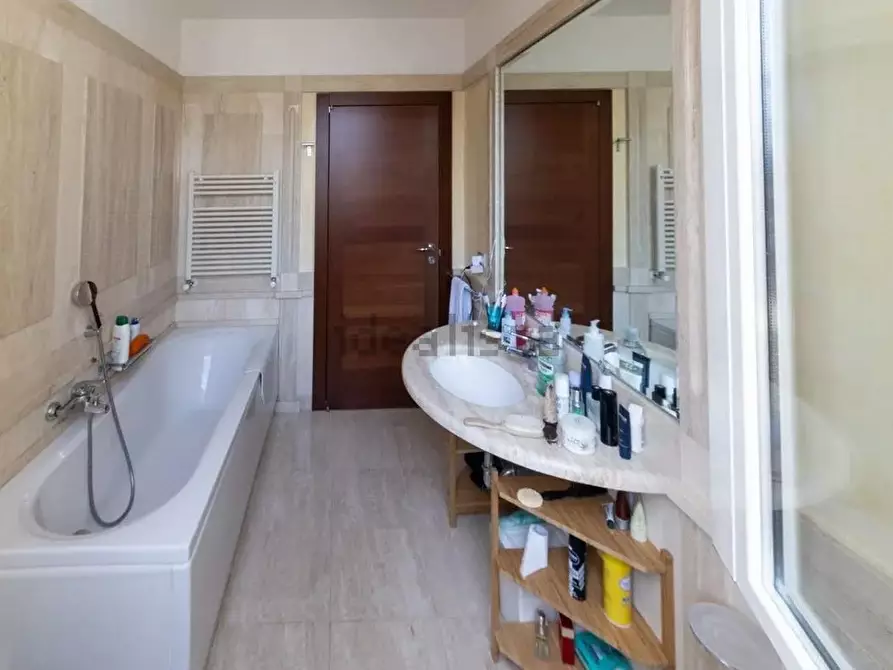 Immagine 14 di Appartamento in vendita  a Viareggio