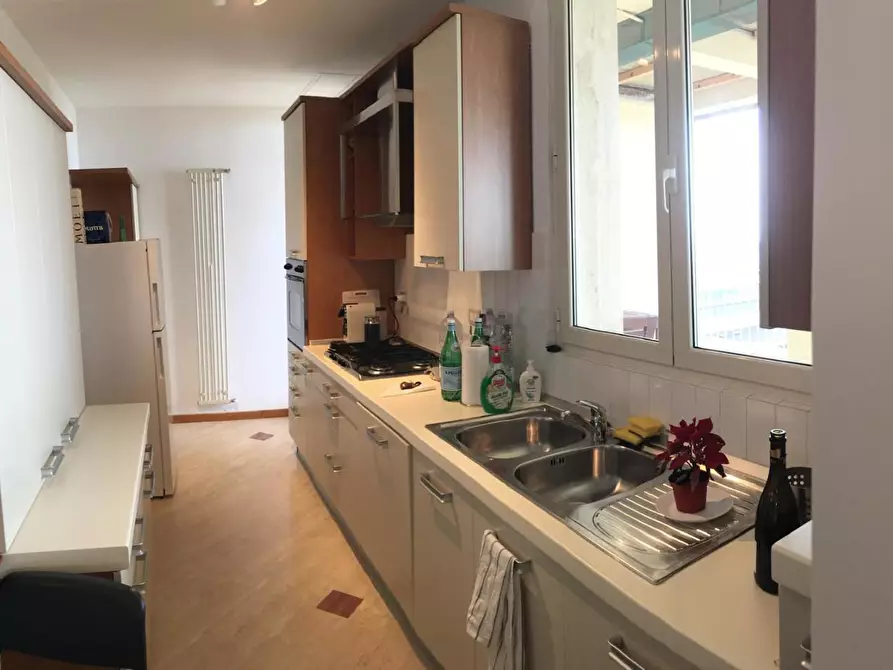 Immagine 13 di Appartamento in vendita  a Viareggio