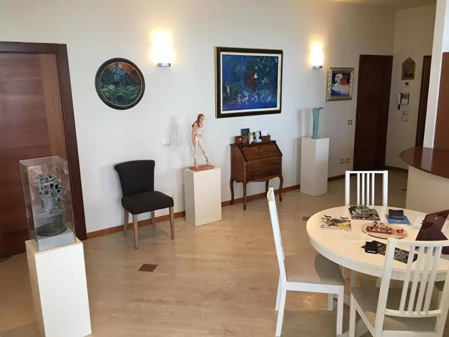 Immagine 5 di Appartamento in vendita  a Viareggio