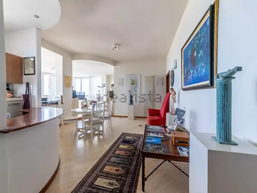 Immagine 3 di Appartamento in vendita  a Viareggio