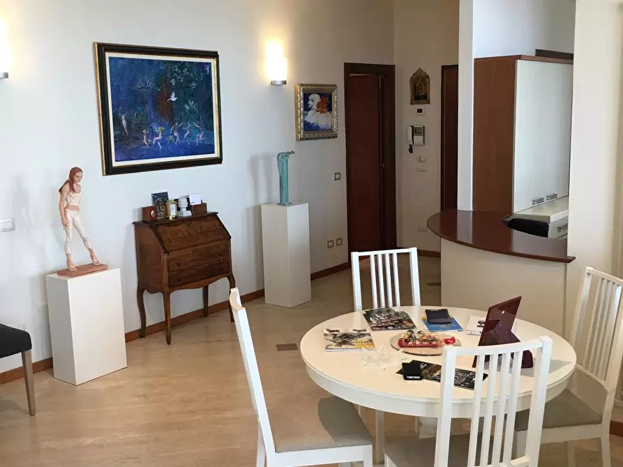 Immagine 12 di Appartamento in vendita  a Viareggio