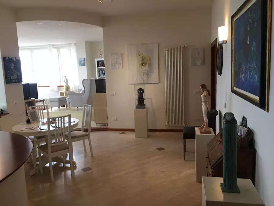 Immagine 18 di Appartamento in vendita  a Viareggio