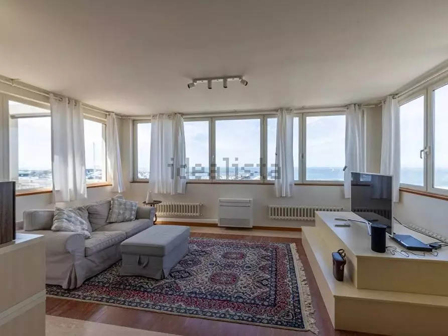 Immagine 2 di Appartamento in vendita  a Viareggio