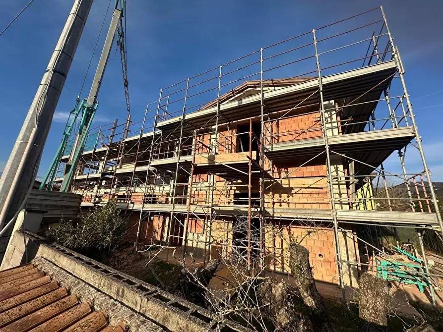 Immagine 14 di Casa trifamiliare in vendita  a Castelnuovo Magra