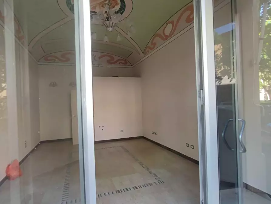 Immagine 3 di Locale commerciale in affitto  a Grosseto