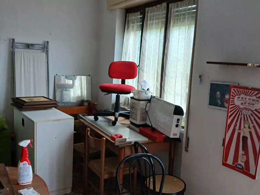 Immagine 2 di Deposito in vendita  a Castelnuovo Magra