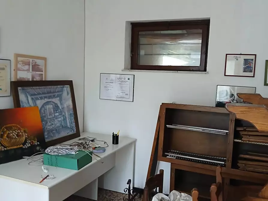 Immagine 4 di Deposito in vendita  a Castelnuovo Magra