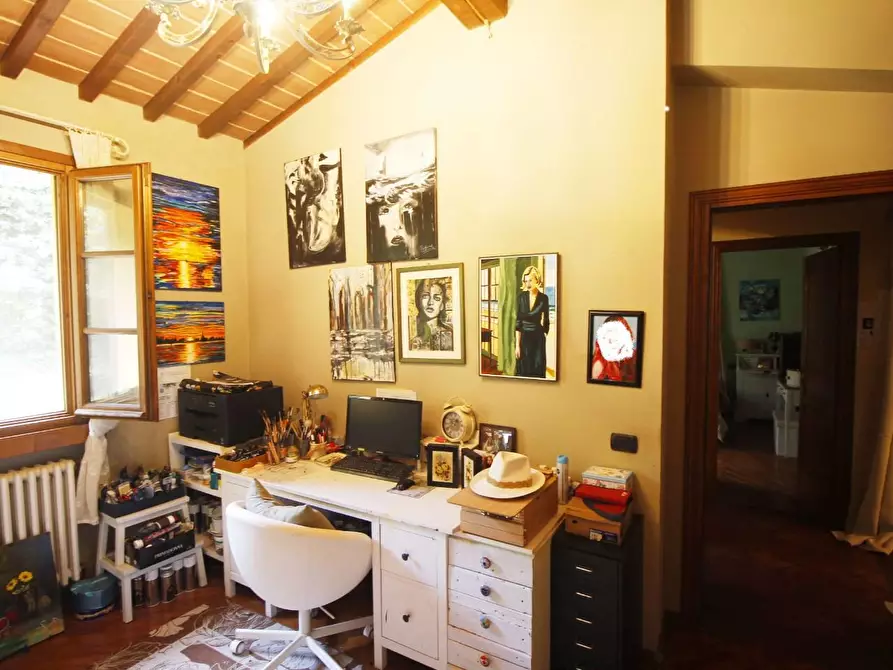 Immagine 19 di Casa colonica in vendita  a Vinci