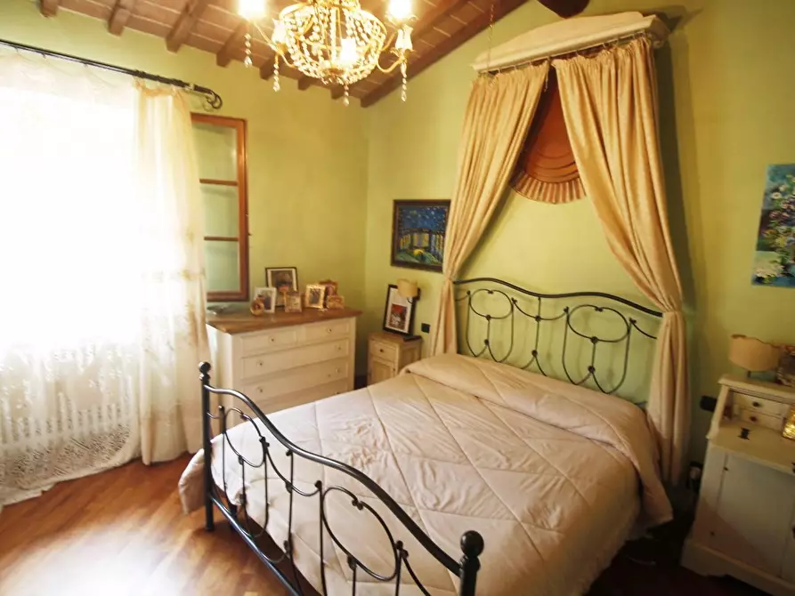 Immagine 15 di Casa colonica in vendita  a Vinci