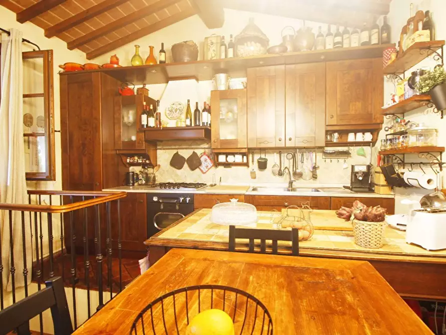 Immagine 11 di Casa colonica in vendita  a Vinci