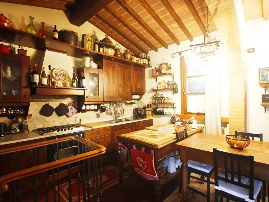 Immagine 12 di Casa colonica in vendita  a Vinci