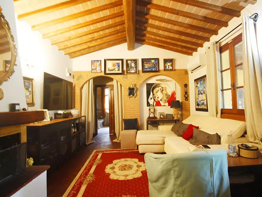 Immagine 9 di Casa colonica in vendita  a Vinci