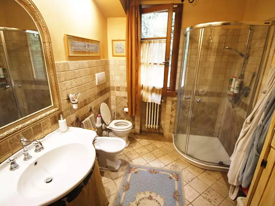 Immagine 17 di Casa colonica in vendita  a Vinci