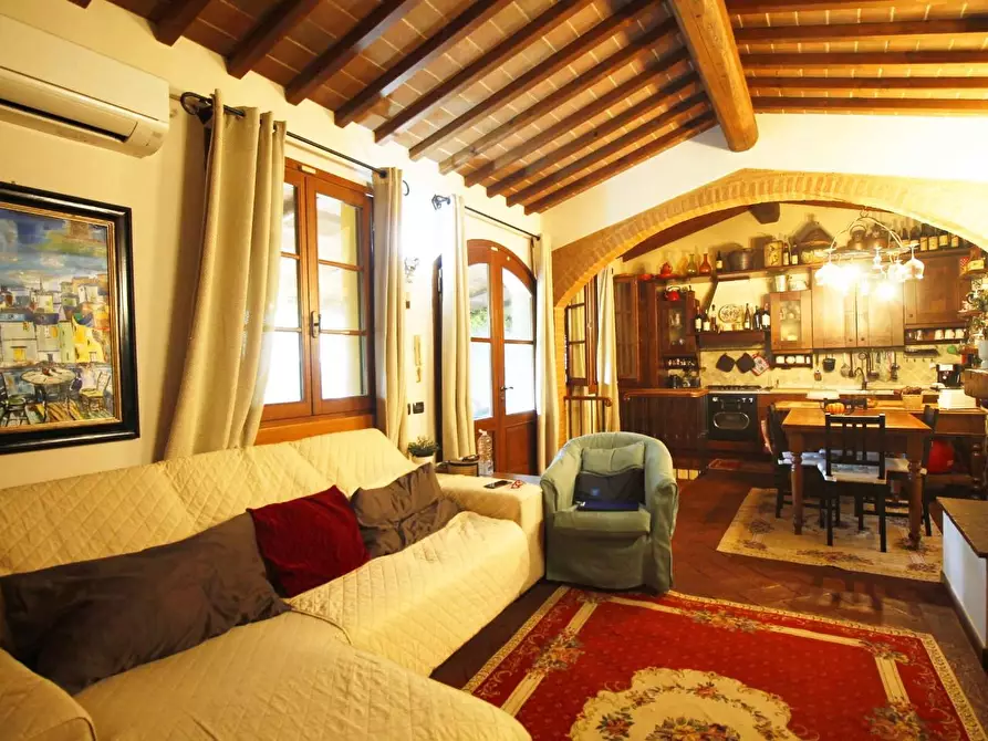 Immagine 6 di Casa colonica in vendita  a Vinci