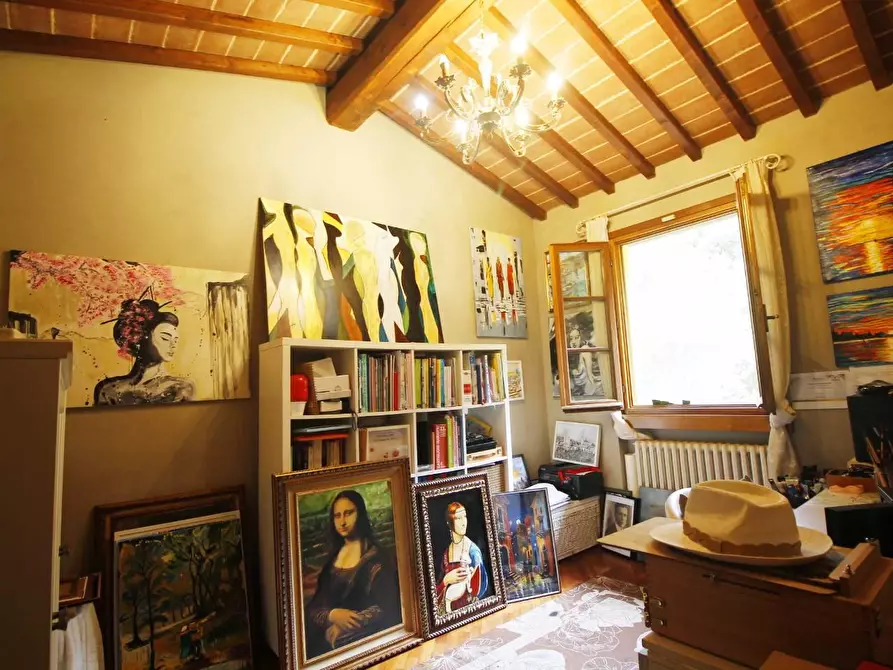 Immagine 21 di Casa colonica in vendita  a Vinci