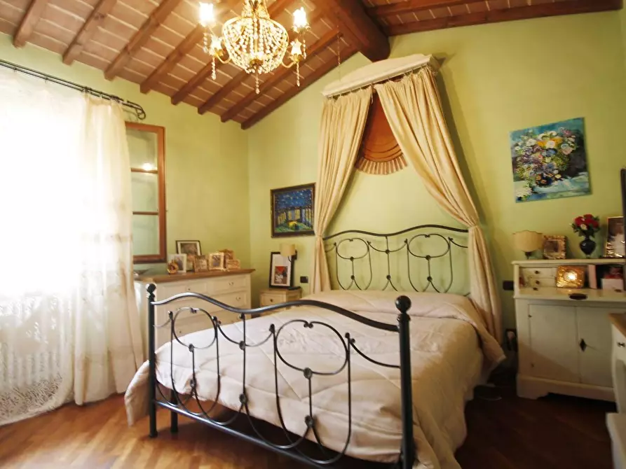 Immagine 14 di Casa colonica in vendita  a Vinci