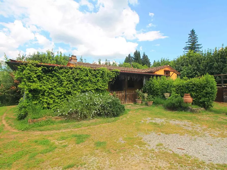 Immagine 27 di Casa colonica in vendita  a Vinci