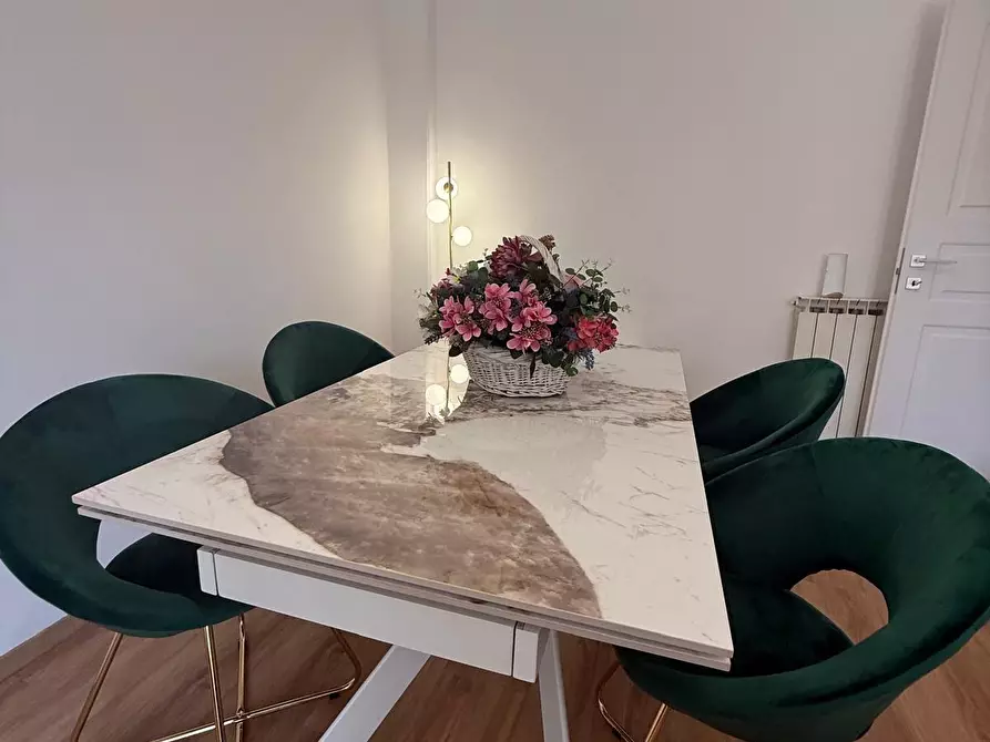 Immagine 4 di Appartamento in vendita  a Viareggio