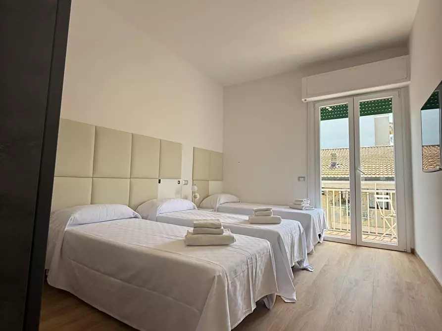 Immagine 6 di Appartamento in vendita  a Viareggio