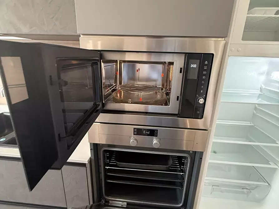 Immagine 22 di Appartamento in vendita  a Viareggio